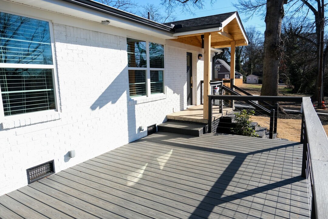 208 S Leach St in Greenville, SC - Building Photo