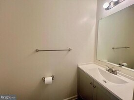 6094 Majors Ln in Columbia, MD - Building Photo