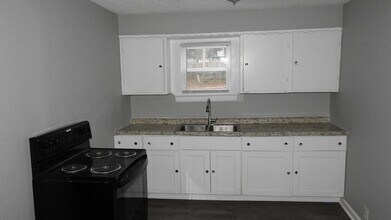 2222 S Arlington Ave in Independence, MO - Building Photo - Building Photo