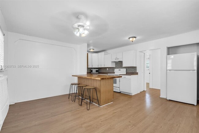 2809 SW 23rd Terrace in Miami, FL - Building Photo - Building Photo