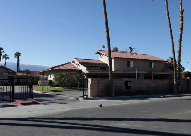 Las Palmas Apartments in Indio, CA - Building Photo - Building Photo