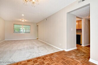 3820 RiverOaks Ln in Louisville, KY - Building Photo - Building Photo