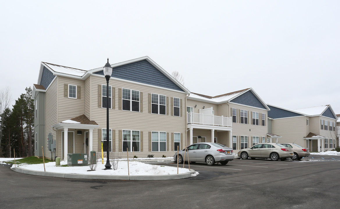 Locust View in Selkirk, NY - Foto de edificio