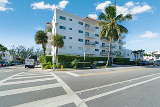 1428 Euclid Ave, Unit 404 in Miami Beach, FL - Foto de edificio - Building Photo