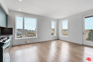 10601 Washington Blvd in Culver City, CA - Building Photo
