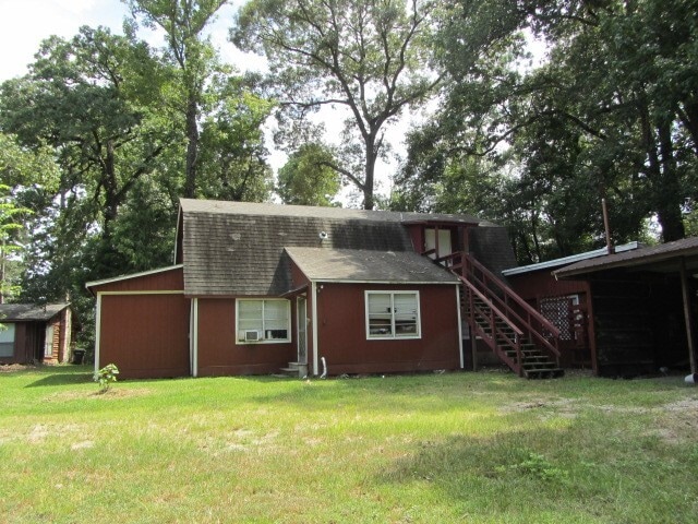 1360 Fish Hatchery Rd in Huntsville, TX - Building Photo - Building Photo