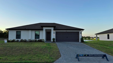 936 Admiral Bull Halsey Ave in La Belle, FL - Building Photo - Building Photo
