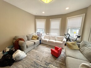 47 Hillside St, Unit 2 in Boston, MA - Foto de edificio - Building Photo