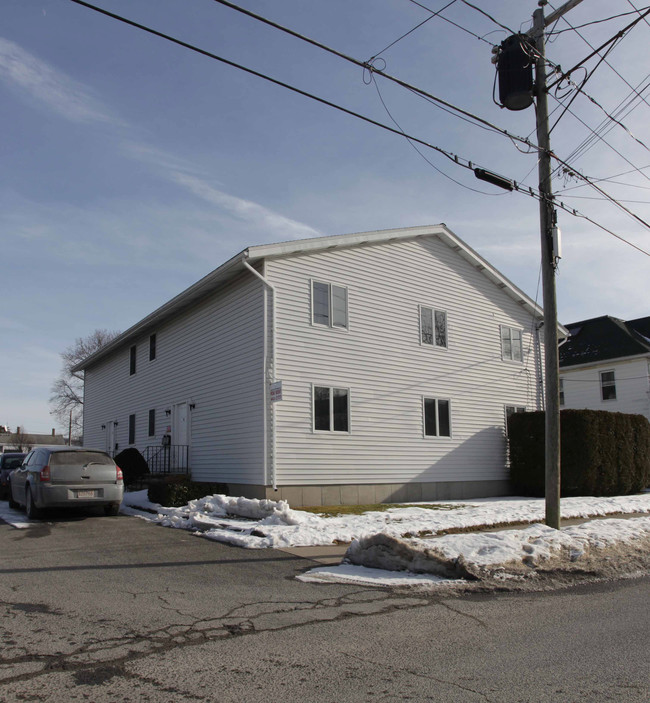 58 Brown St in Pittsfield, MA - Foto de edificio - Building Photo