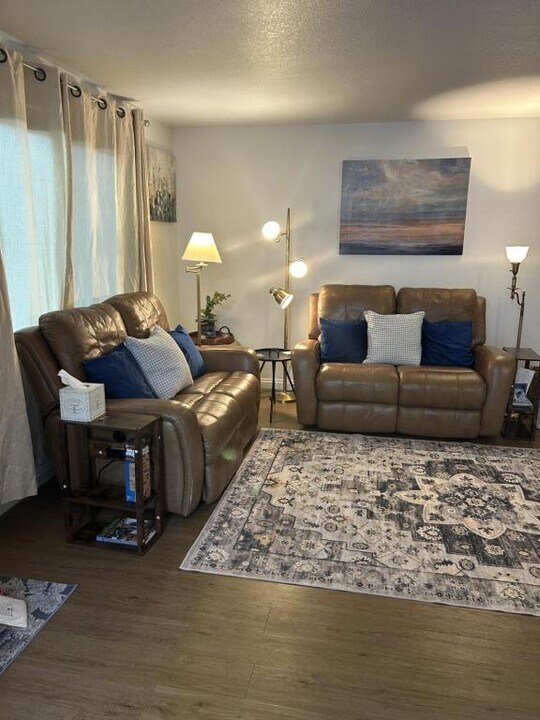 2215 Poplar Dr in Medford, OR - Building Photo