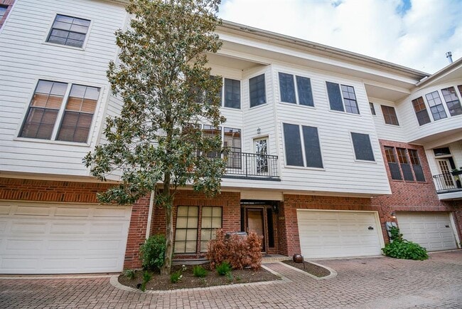 property at 1004 Columbus St
