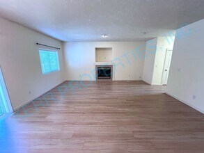 21125 Pebble Ln in Fairview, OR - Building Photo - Building Photo