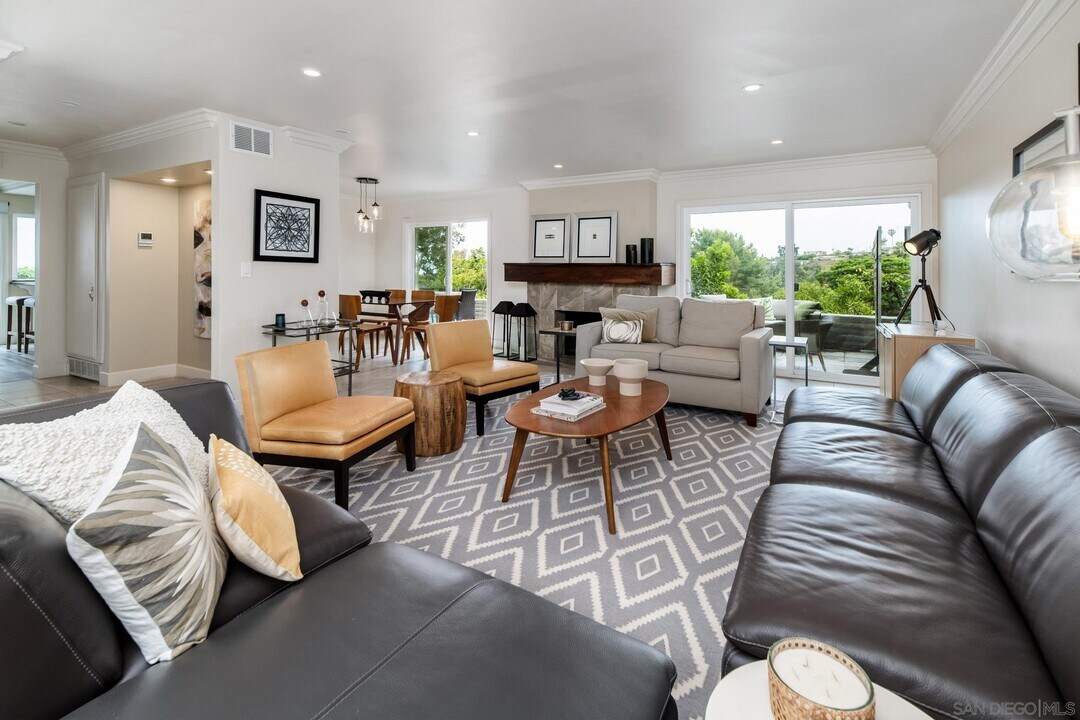 5614 Caminito Herminia in San Diego, CA - Building Photo