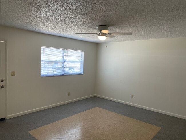 1007 Pennsylvania Ave, Unit 2 in Fruitland Park, FL - Foto de edificio - Building Photo