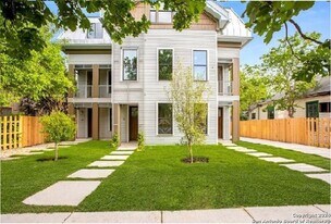 808 E Carson St in San Antonio, TX - Building Photo