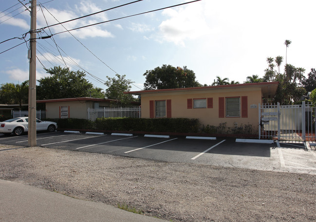 912-916 N Victoria Park Rd in Fort Lauderdale, FL - Building Photo - Building Photo