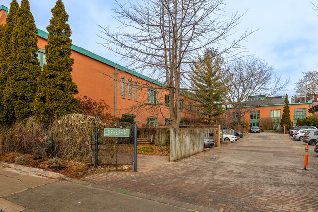 20 Brockton Av in Toronto, ON - Building Photo - Building Photo