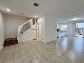 14267 SW 126th Path in Miami, FL - Foto de edificio - Building Photo