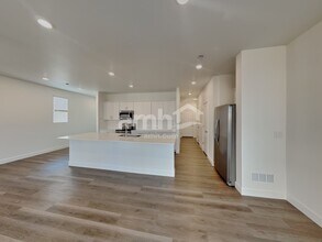 10064 Abilene St in Commerce City, CO - Foto de edificio - Building Photo