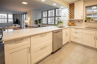 2750 NE 183rd St in Aventura, FL - Building Photo