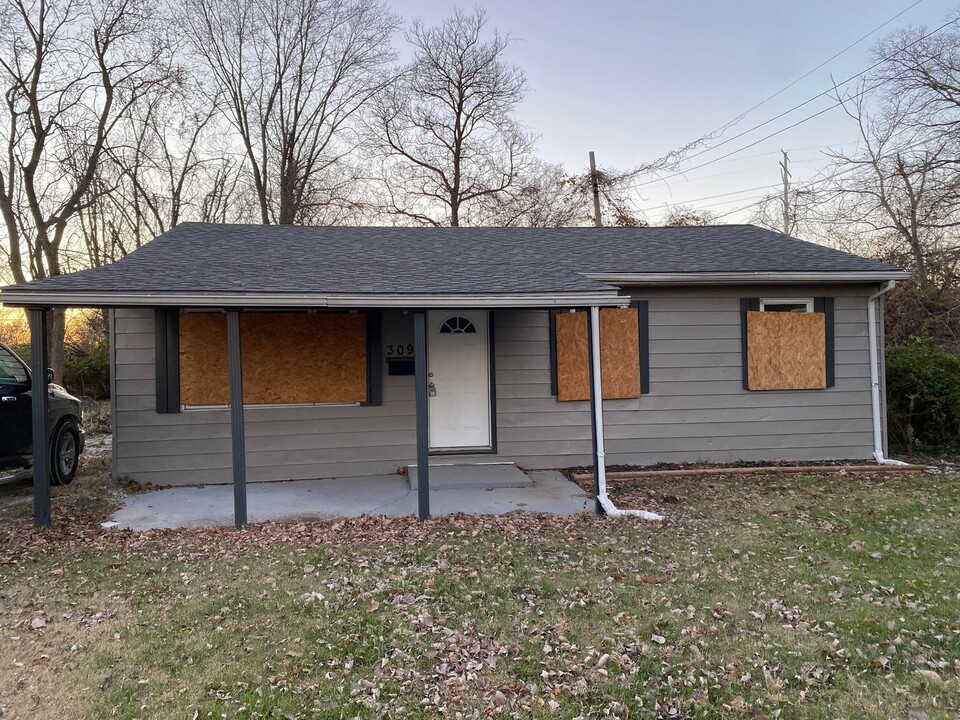 309 Green St in Cahokia Heights, IL - Building Photo