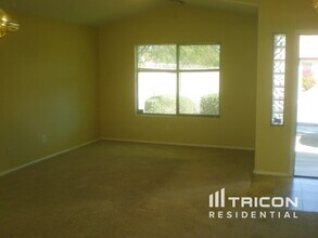16085 W Kendall St in Goodyear, AZ - Building Photo - Building Photo