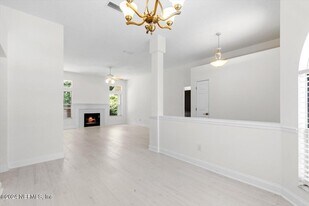 1722 Branch Vine Dr W in Jacksonville, FL - Building Photo