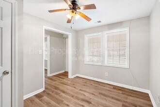 1435 Lynford Dr SW in Atlanta, GA - Building Photo - Building Photo