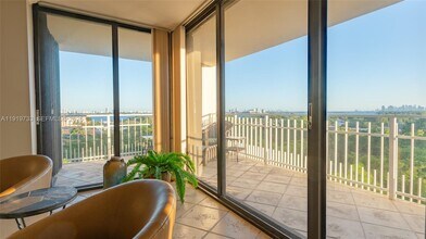 1000 Quayside Terrace in Miami, FL - Building Photo - Building Photo