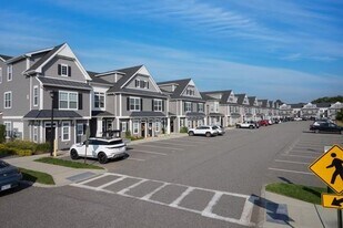 104 Sutton Ct in Mount Sinai, NY - Building Photo