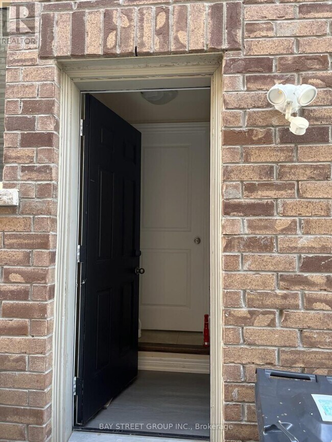 50 Bernadino St in Brampton, ON - Building Photo - Building Photo