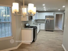 4024 Waldrop Hills Dr in Decatur, GA - Foto de edificio - Building Photo