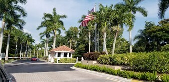 7745 Woodbrook Cir in Naples, FL - Building Photo
