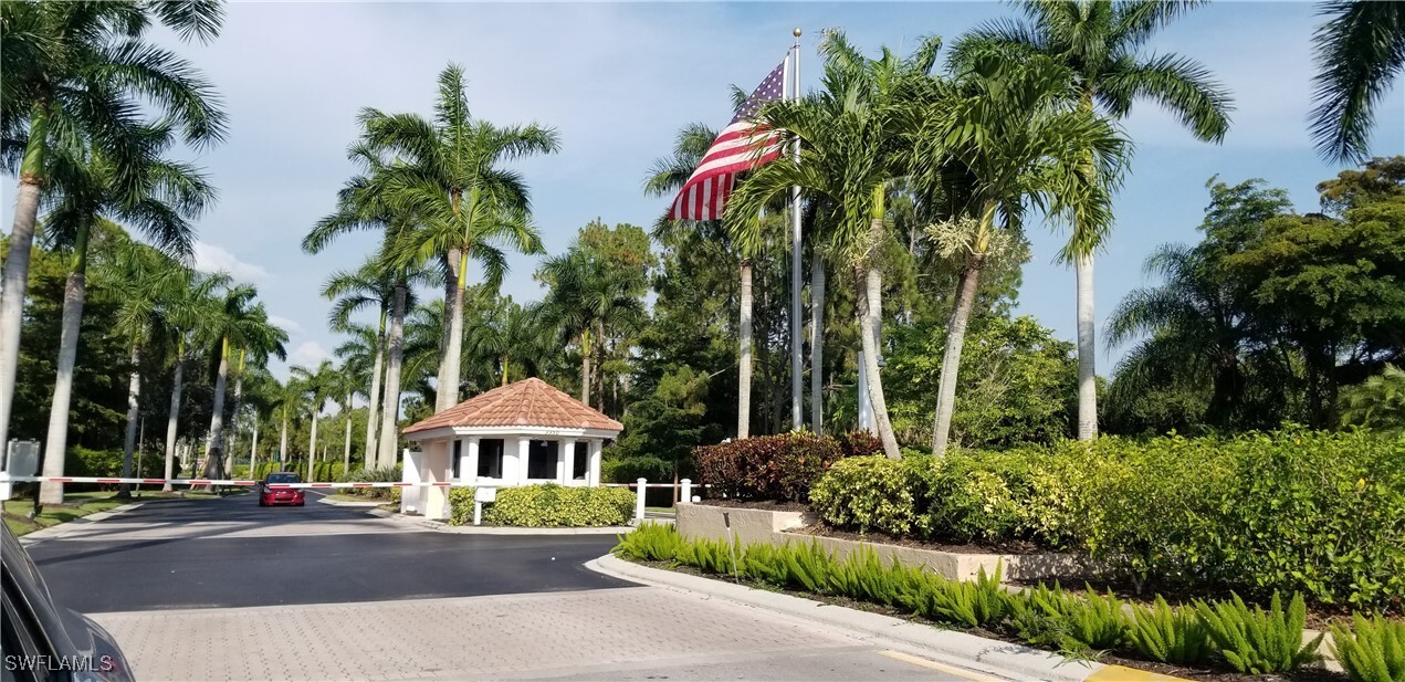 7745 Woodbrook Cir in Naples, FL - Building Photo