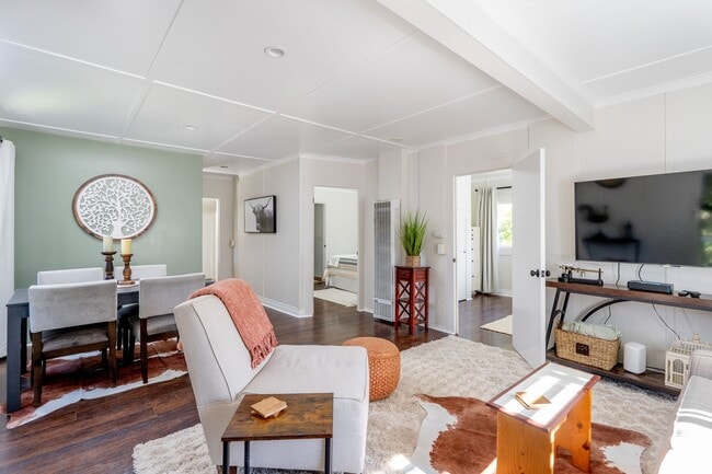 273 W Carmel Valley Rd in Carmel Valley, CA - Foto de edificio - Building Photo