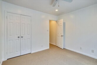 1076 Paper Mill Ct in Washington, DC - Building Photo - Building Photo