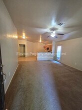 924 West Prairie Wind Way in Mustang, OK - Building Photo - Building Photo