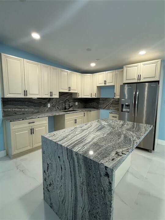 530 NW 116th Terrace in Miami, FL - Building Photo