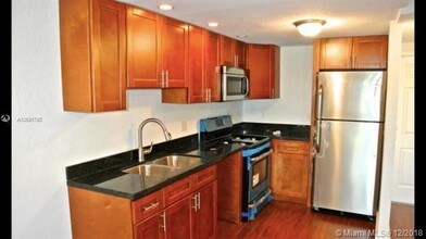 6707 N Kendall Dr-Unit -120 in Miami, FL - Foto de edificio - Building Photo