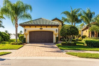 6215 Brunello Ln in Naples, FL - Foto de edificio - Building Photo