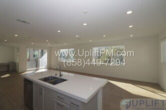 1952 Infinity Ln in Chula Vista, CA - Building Photo - Building Photo