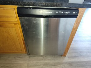 14746 Delano St, Unit 5 in Los Angeles, CA - Foto de edificio - Building Photo