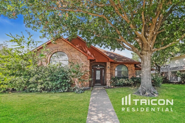 property at 2117 Rolling Oak Ln