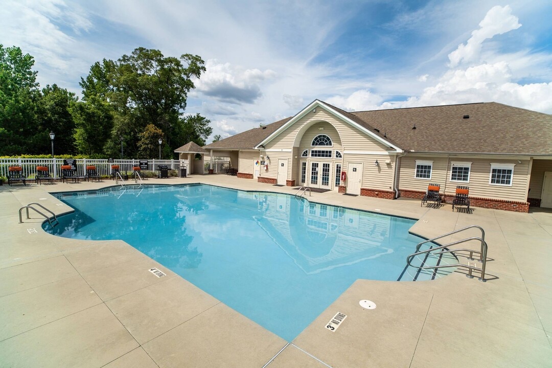 Halton Park in Charlotte, NC - Building Photo