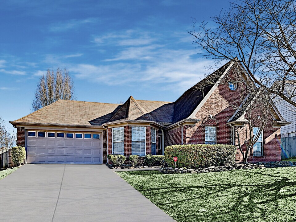 1146 Red Fern Cir E in Cordova, TN - Foto de edificio