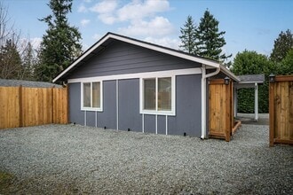 210 SW 104th St, Unit ADU in Seattle, WA - Building Photo - Building Photo