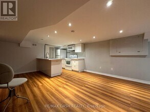 11 Somerset Ave in Toronto, ON - Building Photo - Building Photo
