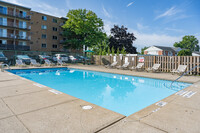 Willowick Towers in Eastlake, OH - Foto de edificio - Building Photo