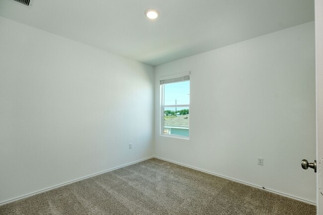 7225 Spotted Leaf Wy in Austin, TX - Building Photo - Building Photo