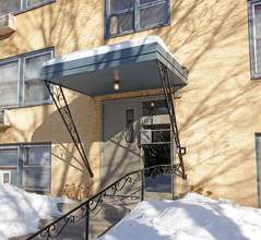 1433 7th St E in St. Paul, MN - Foto de edificio - Building Photo